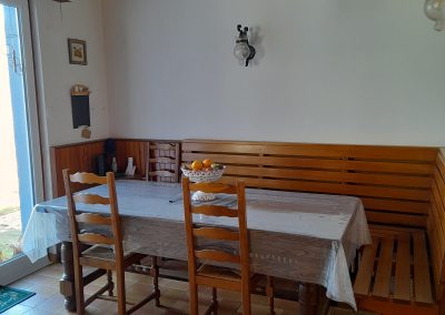 La chouette des Malcostes, le coin petit-déjeuner vous accueille chaque matin, maison située dans les Vosges proposant des chambres d'hôtes durant l'hiver, l'été, le printemps et l'automne