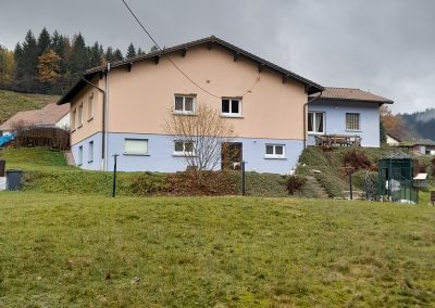 La chouette des Malcostes, maison et extérieur, maison située dans les Vosges proposant des chambres d'hôtes durant l'hiver, l'été, le printemps et l'automne
